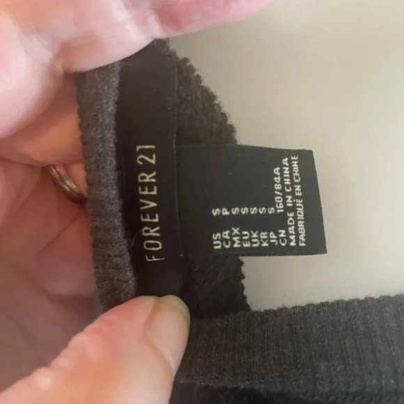 Pink Sequin Lip Sweater Forever 21 Barbiecore Size Small Like New!‎ - Picture 5 of 5